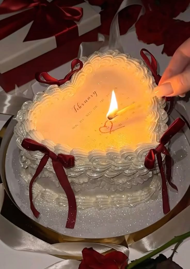 Bento Cake en forme de coeur avec une bougie