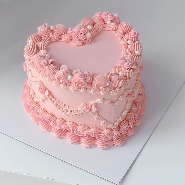 My Bento Cake Personnalisé Montpellier - Gâteau cœur rose avec crème fouettée légère et aérienne
