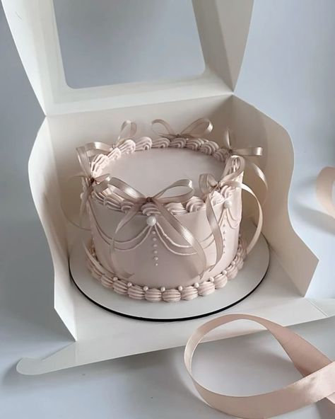 My Bento Cake Montpellier - Gâteau rond rose pâle avec rubans élégants