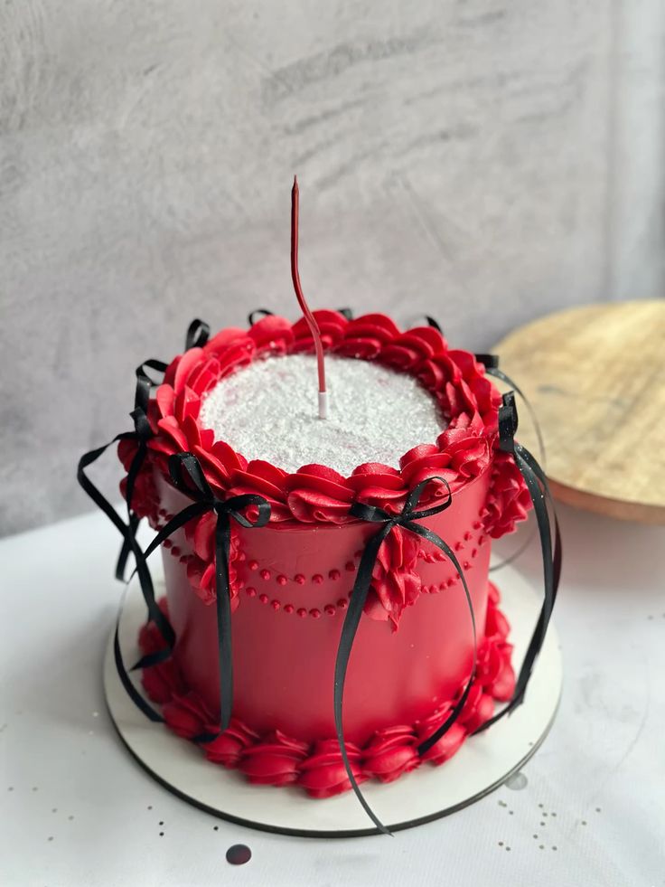 My Bento Cake Montpellier - Gâteau rond blanc avec nœuds roses décoratifs raffinés